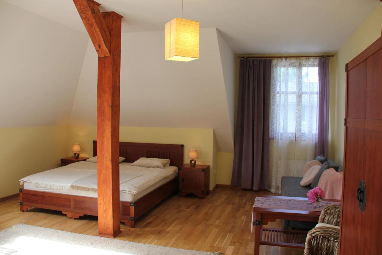 Dworek Azalia Ilowa Buitenkant foto